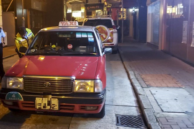 Chém khách tới 300.000 đồng/km, lái xe taxi bị bắt giữ - Ảnh 1.