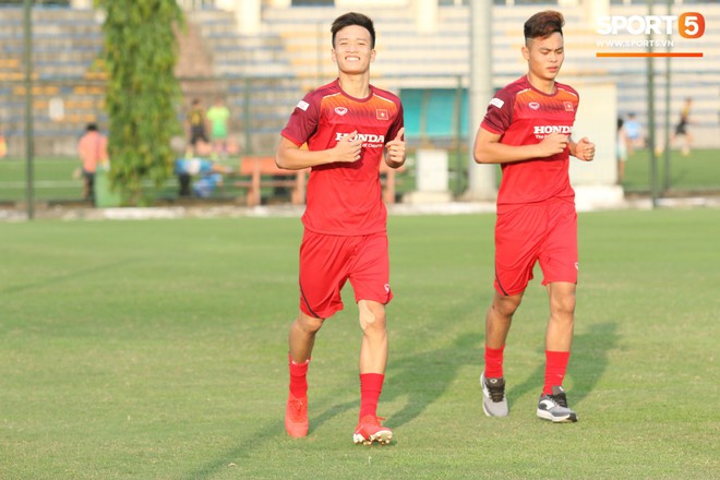 Hot boy Việt kiều chưa thể tập luyện, xót xa nhìn hàng loạt cầu thủ U23 Việt Nam chấn thương - Ảnh 5.