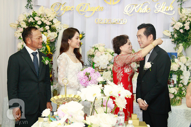 Đám cưới Dương Khắc Linh - Sara Lưu: Cô dâu chú rể hôn nhau say đắm, vui vẻ đùa giỡn kiểu Hàn Quốc như chốn không người - Ảnh 43.