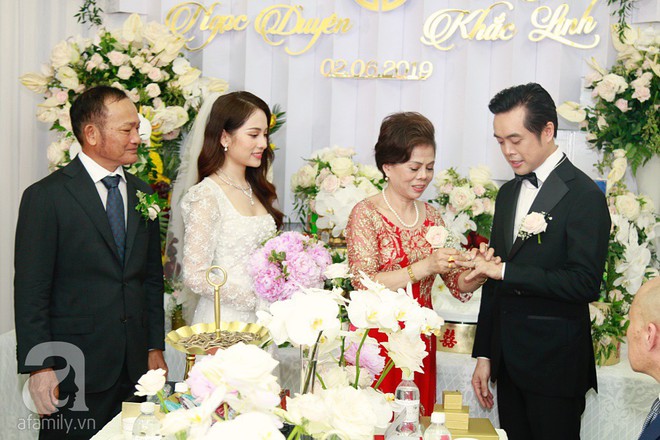 Đám cưới Dương Khắc Linh - Sara Lưu: Cô dâu chú rể hôn nhau say đắm, vui vẻ đùa giỡn kiểu Hàn Quốc như chốn không người - Ảnh 44.