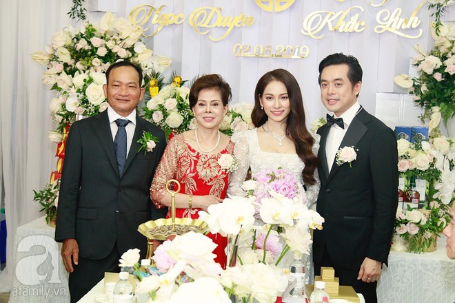 Đám cưới Dương Khắc Linh - Sara Lưu: Cô dâu chú rể hôn nhau say đắm, vui vẻ đùa giỡn kiểu Hàn Quốc như chốn không người - Ảnh 45.