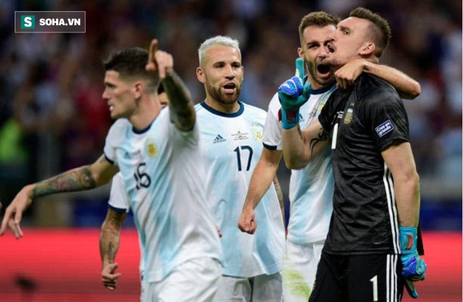 VAR giúp, Messi ghi bàn, thủ thành cản pen, ấy vậy mà Argentina vẫn lại gây thất vọng - Ảnh 1.