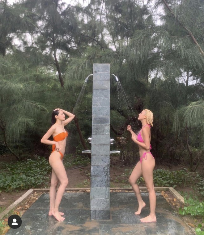 Chi Pu - Quỳnh Anh Shyn chị chị em em rủ nhau diện bikini đi biển khoe dáng cực bốc lửa - Ảnh 1.