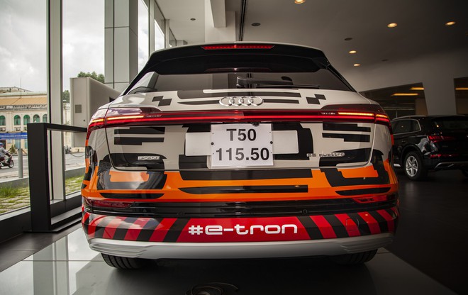 Tận mục chiếc SUV Audi chạy hoàn toàn bằng điện đầu tiên về Việt Nam - Ảnh 5.