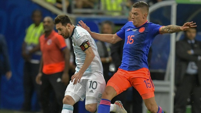 Argentina lao đao ở Copa America: Messi hãy học Ronaldo cách đá ở ĐTQG - Ảnh 2.