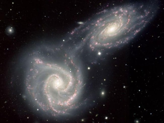 Kinh ngạc cảnh tượng ngoạn mục các thiên hà nuốt chửng nhau - Ảnh 1.