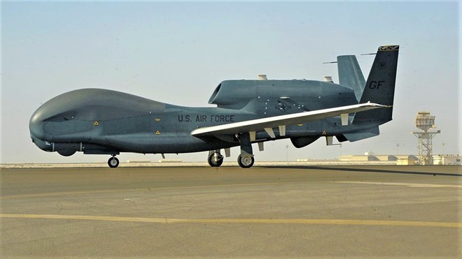 Nghi vấn máy bay bị bắn hạ đổ dồn về “siêu mắt thần” RQ-4C của Mỹ - Ảnh 1.