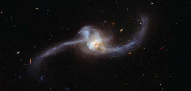 Kinh ngạc cảnh tượng ngoạn mục các thiên hà nuốt chửng nhau - Ảnh 3.