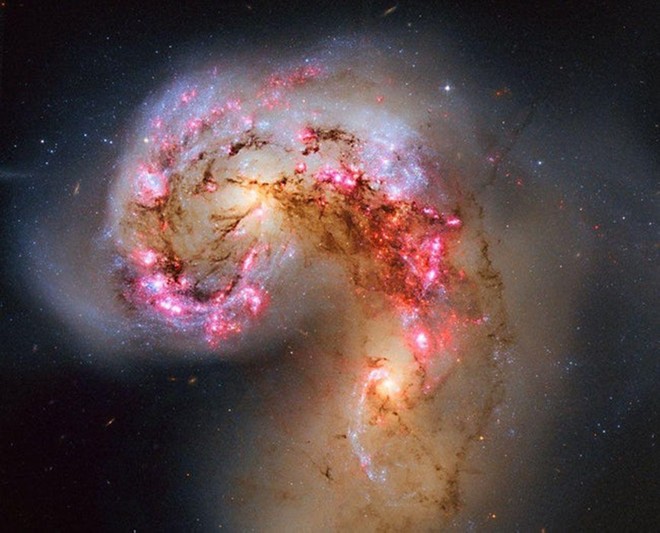 Kinh ngạc cảnh tượng ngoạn mục các thiên hà nuốt chửng nhau - Ảnh 5.
