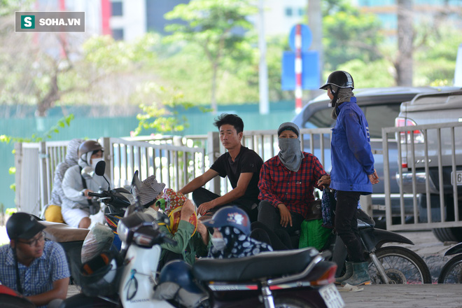 Những giấc ngủ trưa vội vã giữa trời nắng nóng gay gắt như chảo lửa ở Hà Nội - Ảnh 10.