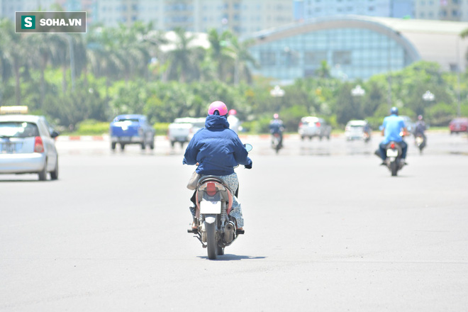 Những giấc ngủ trưa vội vã giữa trời nắng nóng gay gắt như chảo lửa ở Hà Nội - Ảnh 1.