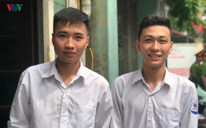 Thí sinh Hà Nội đầu tiên hoàn thành môn thi Ngữ văn kỳ thi THPT 2019 - Ảnh 1.