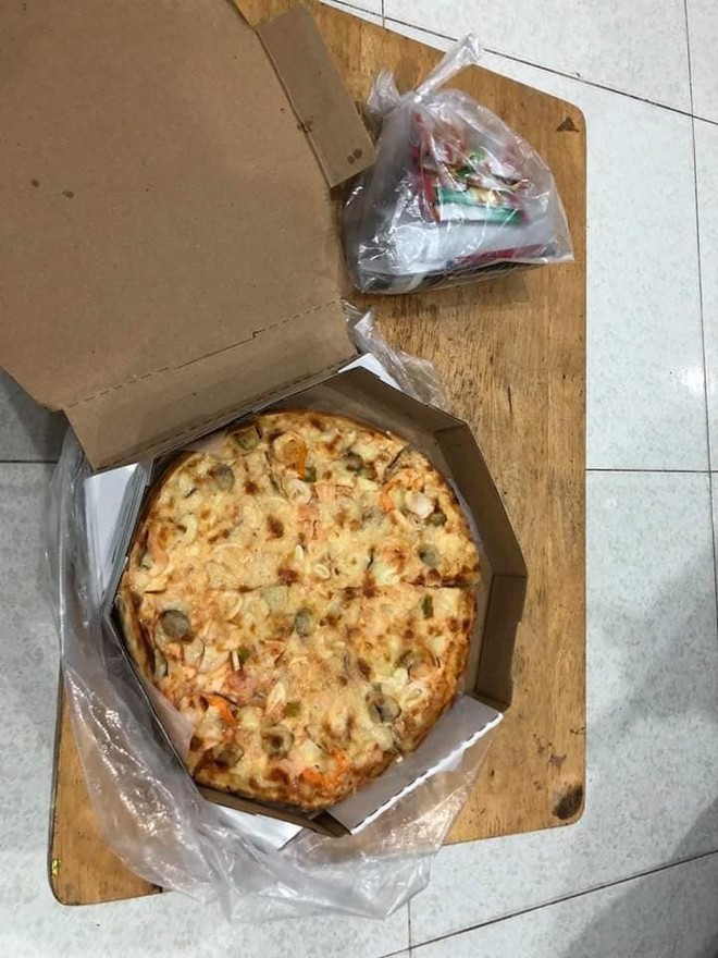 Chú xe ôm buồn bã khi bị thượng đế bom chiếc pizza gần 200k giữa đêm: Pizza thì chú cũng không biết ăn, chắc bỏ thôi... - Ảnh 2.