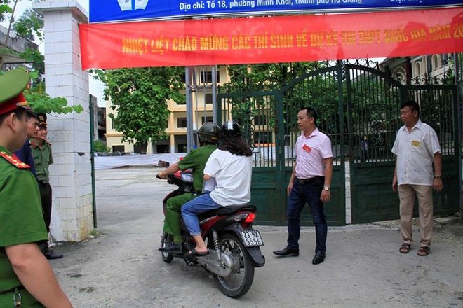 Hà Giang: Cảnh sát hú còi xe chuyên dụng hộ tống thí sinh ngủ muộn đến điểm thi - Ảnh 5.