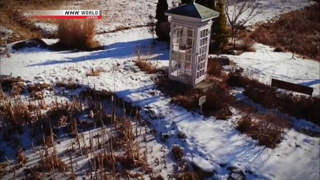Câu chuyện về bốt điện thoại kỳ lạ nhất quả đất ở Nhật Bản: Nằm chơ vơ giữa vùng đất hoang vắng, là nơi để người sống liên lạc với người đã chết - Ảnh 5.