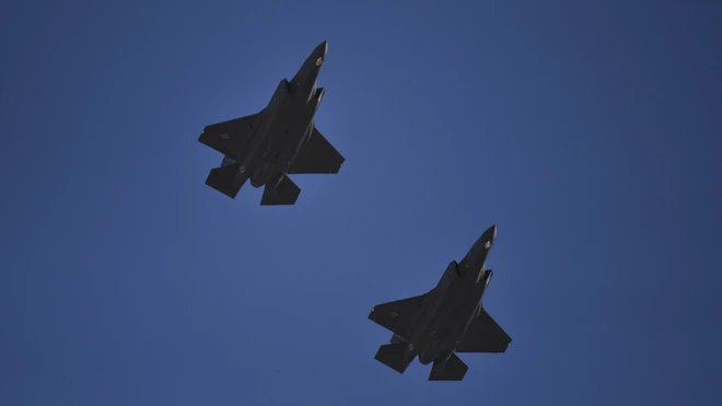 Viễn cảnh kinh hoàng: Tiêm kích F-35 liên quân Anh-Mỹ-Israel đồng loạt đánh phủ đầu Iran - Ảnh 1.