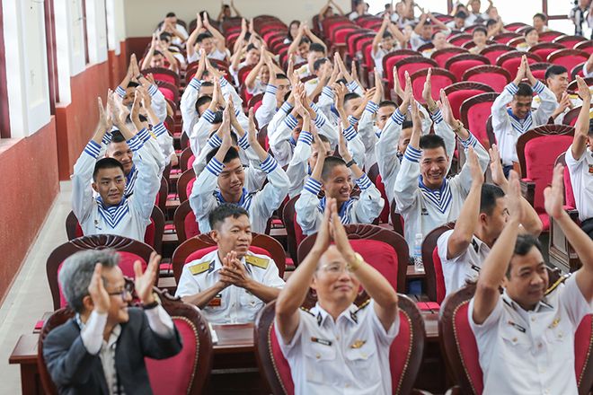 Ca sĩ Hoàng Thùy Linh: Có hai điều này, sức mạnh người lính sẽ nhân lên gấp nhiều lần! - Ảnh 3.