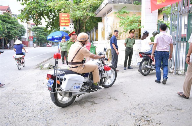 Chuyện công an đến tận nhà hộ tống thí sinh ngủ quên đi thi: Chắc chắn không phải màn kịch của ai - Ảnh 1.