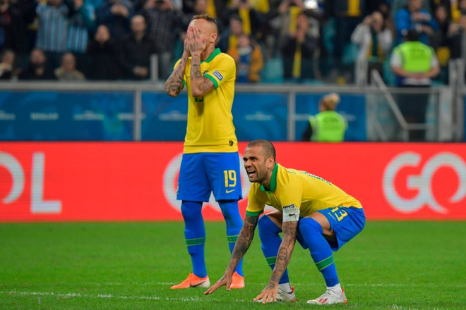 Hai lần rơi nước mắt trước khắc tinh, tuyển Brazil vỡ òa khi vượt qua tận cùng nỗi sợ hãi - Ảnh 3.