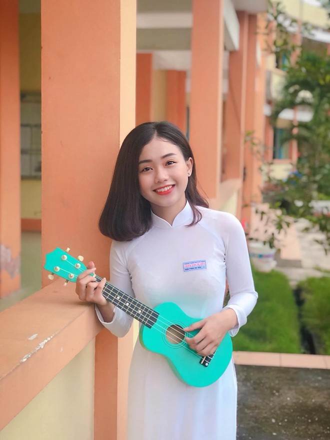 Từ cô nhóc ngố tàu đến girl xinh nức nở, nữ sinh 2001 chứng minh: Cứ chờ đi, con gái ai rồi cũng khác! - Ảnh 3.