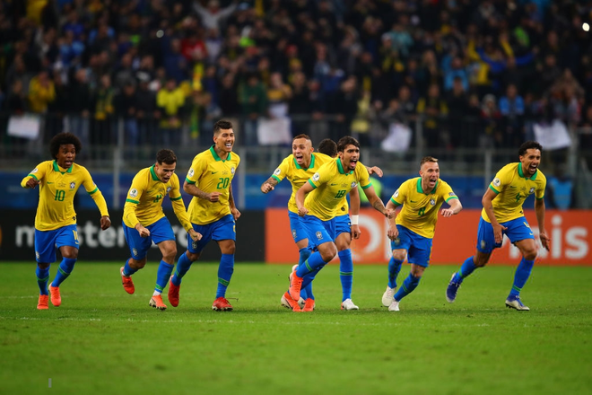 Hai lần rơi nước mắt trước khắc tinh, tuyển Brazil vỡ òa khi vượt qua tận cùng nỗi sợ hãi - Ảnh 5.