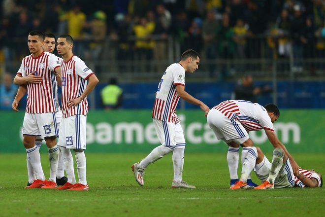 Hai lần rơi nước mắt trước khắc tinh, tuyển Brazil vỡ òa khi vượt qua tận cùng nỗi sợ hãi - Ảnh 8.