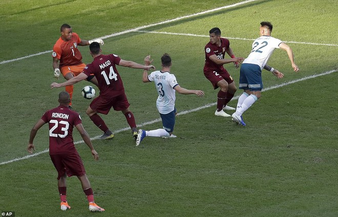 Messi đóng vai người bình thường, Argentina thắng nhờ người quen cũ của U23 Việt Nam - Ảnh 1.