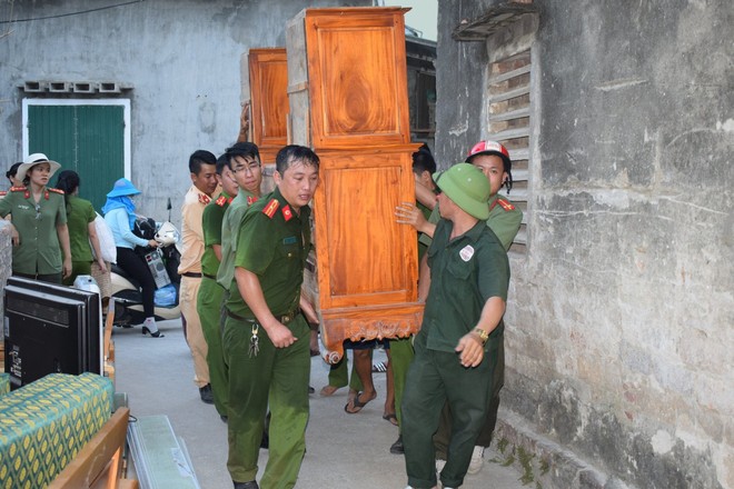 Toàn cảnh vụ cháy rừng thông lớn nhất Hà Tĩnh, di dời tài sản cả trăm hộ dân - Ảnh 11.