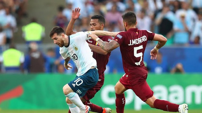 Argentina hạ Venezuela để vào bán kết, Messi vẫn chưa hài lòng với mình - Ảnh 1.