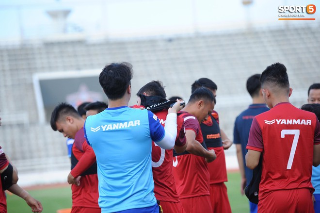 HLV thể lực người Hàn đi tất in cờ Việt Nam và sự chăm lo của những người thầm lặng trước thềm Kings Cup 2019 - Ảnh 10.