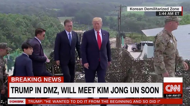 NÓNG: Tổng thống Mỹ Donald Trump đã tới DMZ, Triều Tiên vẫn chưa xác nhận về cuộc gặp Trump - Kim - Ảnh 2.