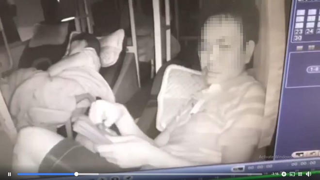 Lấy trộm 30 triệu của người phụ nữ đang ngủ trên xe khách, kẻ trộm đã liên hệ trả lại khi camera đăng tải trên MXH - Ảnh 1.