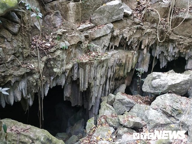 Phát hiện hang động thạch nhũ tuyệt đẹp, có hình thù kỳ lạ ở Quảng Trị - Ảnh 3.