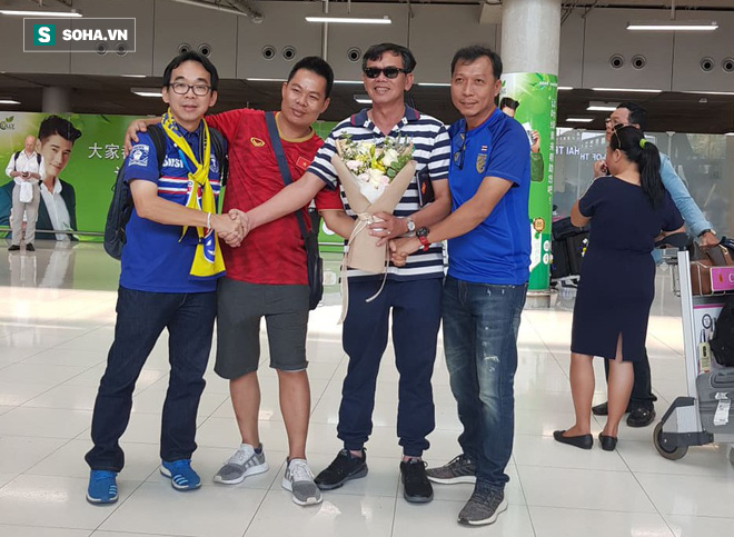 CĐV Việt Nam gửi thông điệp ý nghĩa tới Thái Lan trước trận khai màn King Cup - Ảnh 1.