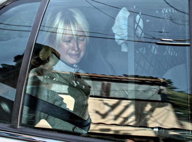 Paris Hilton: Tiểu thư triệu USD hết thời, chảnh chọe khiến toàn bộ báo chí tức giận bỏ về - Ảnh 6.