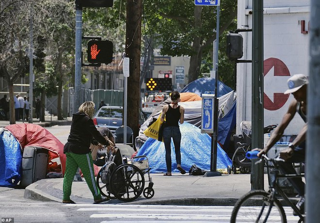 Chùm ảnh: Toàn cảnh thành phố Los Angeles hiện đại văn minh đã bị mất quyền kiểm soát vào tay... rác thải và chuột - Ảnh 8.