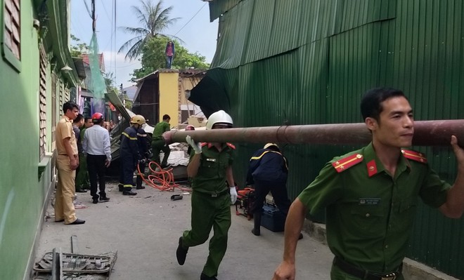 Hiện trường vụ sập nhà tại Hà Tĩnh vùi lấp người bên trong - Ảnh 6.