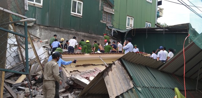 Hiện trường vụ sập nhà tại Hà Tĩnh vùi lấp người bên trong - Ảnh 4.