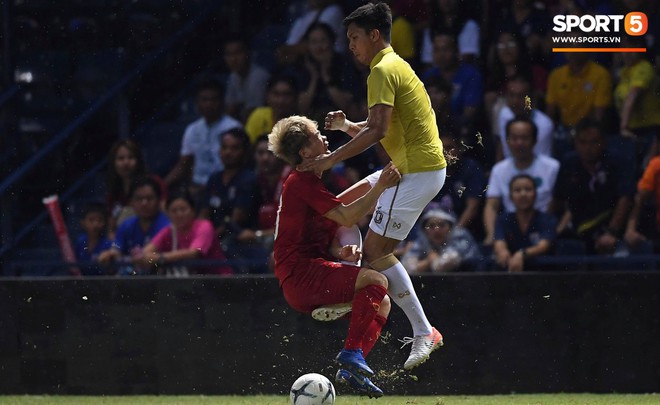 Fan Hàn Quốc rợn người khi chứng kiến cầu thủ Thái Lan vừa đá vừa đánh người, bày tỏ sự lo lắng cho dàn sao Việt Nam - Ảnh 2.