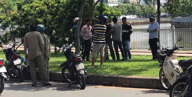 Một người nhảy kênh Nhiêu Lộc sau khi đi khám bệnh - Ảnh 1. Một người nhảy kênh Nhiêu Lộc sau khi đi khám bệnh - Ảnh 1.