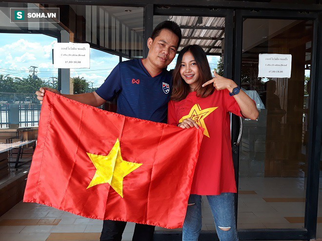 Nữ phóng viên Thái Lan xinh đẹp hứa ra sân cổ vũ ĐT Việt Nam vô địch Kings Cup - Ảnh 4.