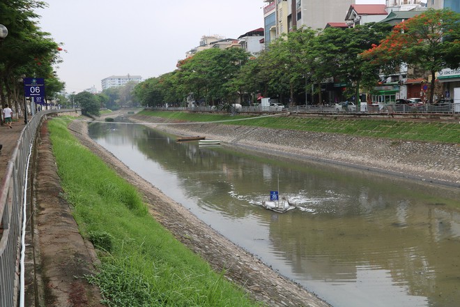 Mùi hôi tại sông Tô Lịch đã giảm nhờ công nghệ của Nhật sau gần 3 tuần - Ảnh 1.