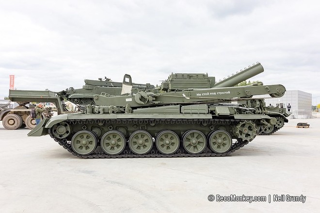 Xe tăng chủ chiến T-90 Việt Nam có trợ thủ siêu đặc biệt - Ảnh 12.