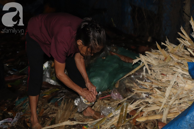 Nụ cười hiền hậu của bà Tuất: 70 tuổi bà vẫn khỏe re, giày dép còn có số huống gì con người, quen rồi cháu ơi - Ảnh 3.