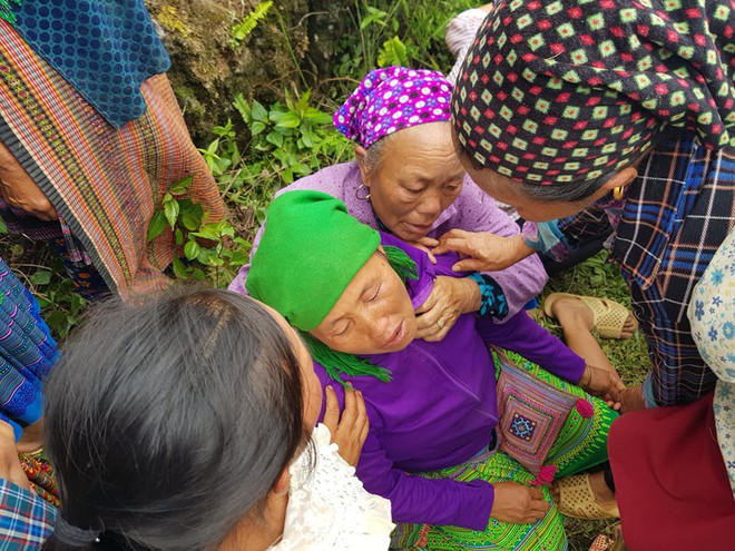 Đưa thi thể người đàn ông mắc kẹt trong hang nước ở Si Ma Cai ra ngoài, sau 10 ngày tìm kiếm - Ảnh 4.