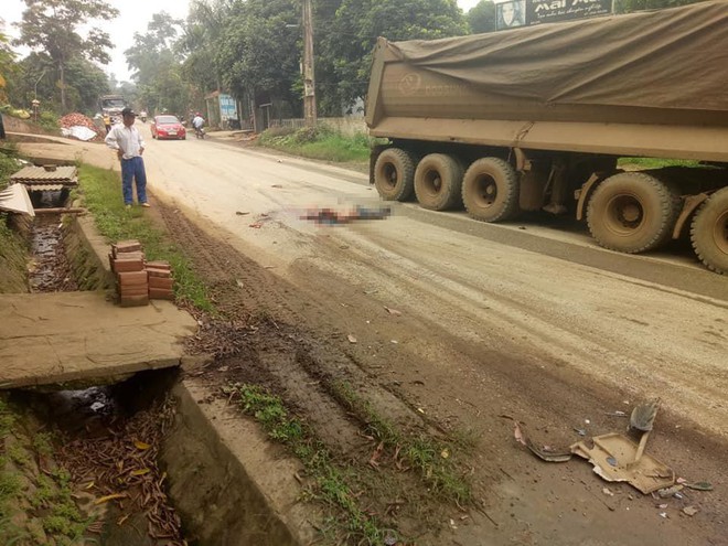 Gia đình gào khóc khi người đàn ông bị xe ben cán không còn nguyên hình dạng ban đầu - Ảnh 1.