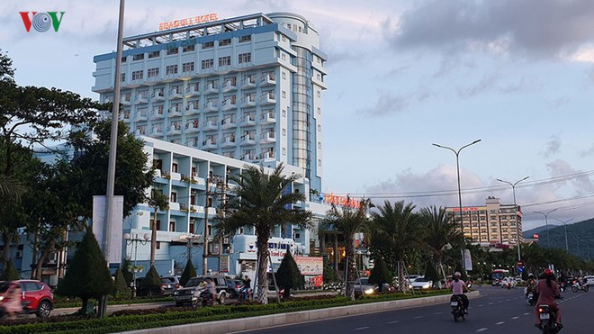 Bình Định di dời 3 khách sạn lớn, trả lại bờ biển cho dân - Ảnh 1.
