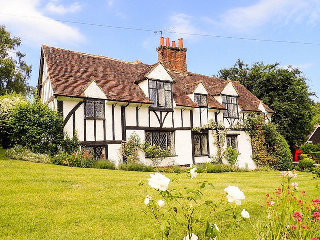 Những ngôi nhà theo phong cách Tudor - dấu ấn vàng son của kiến trúc Anh Quốc - Ảnh 1.