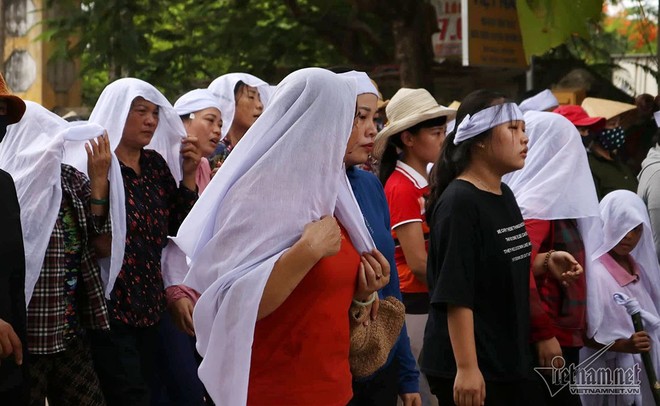 Chìm tàu cá ở Bạch Long Vĩ, trắng khăn tang đường làng ở Nghệ An - Ảnh 5.