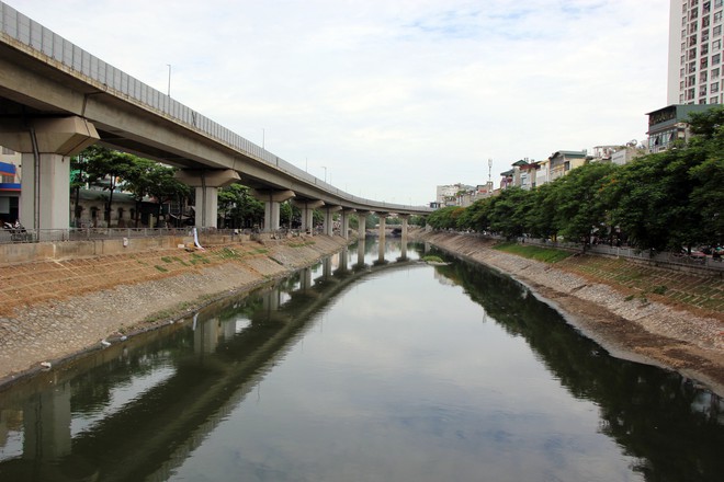 Cận cảnh nước sông Tô Lịch sau 2 ngày hồ Tây mở cửa xả nước - Ảnh 11.